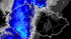 MAPA: Počasí rozdělí Česko na polovinu. Žene se déšť i sníh, varují meteorologové