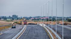 Dokončení D11 se posouvá o další tři roky. Kremlík viní úředního šimla!