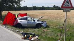 Tragická nehoda na Třeboňsku. Po srážce náklaďáku s auty zemřeli dva lidé