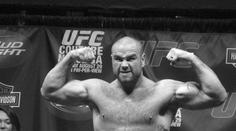 UFC zápasník zemřel. Tim Hague nepřežil knockout od soupeře