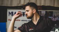 To je smůla! Šipkař Moravčík byl blízko životnímu úspěchu, ve finále těsně padl