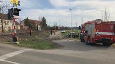 Na jihu Čech se srazil vlak s autem! Zraněná řidička skončila v nemocnici