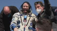 Po půl roce zpět na Zemi. V Kazachstánu přistáli astronauti z ISS