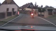 Motorkář na Ústecku se vydal na divokou jízdu. Neměl řidičák
