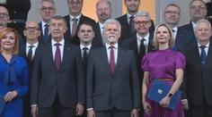 Nová vláda poprvé zasedá. Na programu má rozpočet i emisní povolenky