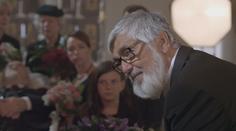 Před hotelem Thermal vzniklo pietní místo. Lidé tam vzpomínají na Bartošku