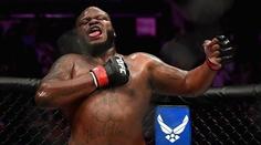 Chtějí, aby už ho někdo sejmul, tak mi zavolali, pálí Derrick Lewis
