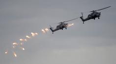 Ruský vrtulník při cvičení zasáhl raketou skupinu novinářů! VIDEO