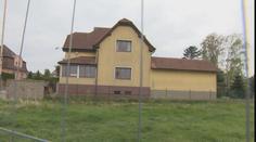 Muž si koupil dům se zahradou. Po letech zjistil, že mu její část nepatří