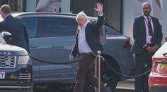 Johnson chce být znovu premiérem. Obětoval kvůli tomu dovolenou v Karibiku