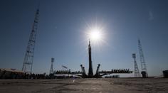 Mezinárodní posádka přistála na ISS, čeká jí dlouhá mise