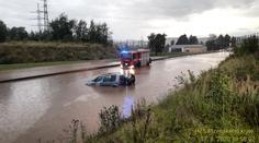 Spadlé stromy, místo silnic řeky. Silné bouřky daly hasičům pořádně zabrat