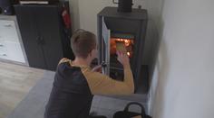 Palivové dřevo přestává být výhodné. Ekonomové čekají pokles jeho ceny