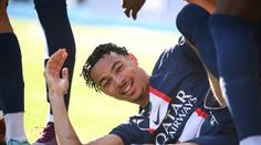PSG nadělilo Auxerre 5:0, poprvé se trefil Ekitike. Marseille přehrála Monako