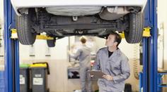 Máte auto starší 10 let? EU chystá nové povinné technické prohlídky každý rok