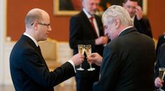 Sobotka chce, aby s ním Zeman konzultoval zahraniční politiku