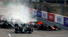 Hamilton v přenosu zmínil magické tlačítko. Po závodu musel vysvětlovat