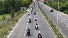 Takhle se loučí Hells Angels! Prahou projel smuteční průvod