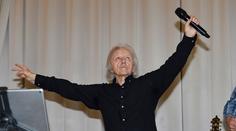 Václav Neckář měl vážné problémy a musel na operaci. Stále zůstává v nemocnici
