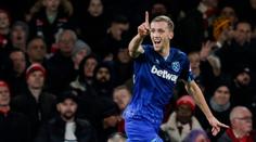 Souček bude nadále kladivářem. Záložník prodloužil smlouvu ve West Hamu