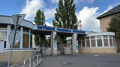 Rozsáhlá razie v pražské nemocnici. Policie zadržela tři náměstky ÚVN