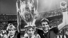 Aston Villa truchlí. Na následky pádu zemřela klubová legenda