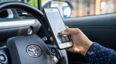 Tvrdá změna pravidel. Britové budou trestat za používání mobilu i spolujezdce