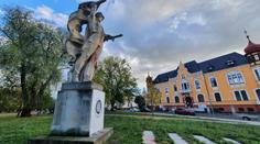 Socha rudoarmějce v Litoměřicích zůstane. Město ji nemůže odstranit