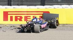 Děsivá nehoda v tréninku F1. Nováček totálně sešrotoval svůj vůz