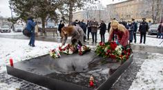 Dva roky od krvavého útoku v ostravské nemocnici. Lidé přišli uctít oběti