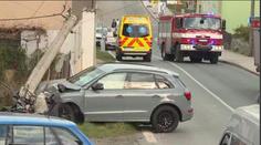 Prchající řidič málem smetl policistu, pak přerazil sloup!