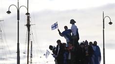 Naháči na soše a posezení na semaforu. Finové divoce oslavili olympijské zlato