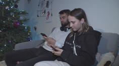 SMS zprávy u Čechů propadly. Na Štědrý den si lidé hlavně telefonovali