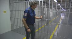 Policie rozbila gang, který pašoval do vězení drogy. Měli na to mazané metody