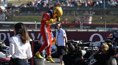 Hamilton rozpálil Silverstone! Doma urval pole position o 11 tisícin