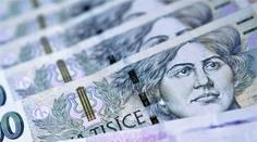 Hrozí Česku měnová krize? Dotkla by se i běžných spotřebitelů, tvrdí ekonom