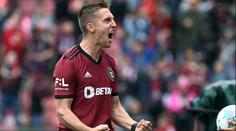 Tohle nebyla červená? Wiesner drsně sundal protihráče, sudí nepískal