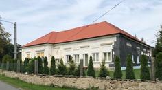 Historická škola mizí pod moderní fasádou. Nejde s tím nic dělat