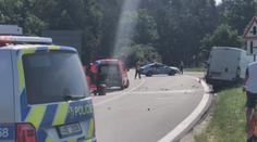Řidič na jihu Čech narazil do mostku. Auto zdemoloval, ve vraku zemřel!