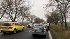 Muž na Rokycansku přejel svého syna! Ten ležel na silnici
