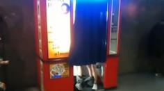 ŠOKUJÍCÍ VIDEO: Milenci si užívali v pražském metru ve fotokabince!