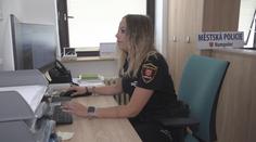 V Humpolci pracuje jediný strážník. Lidé si Adélu chválí, muži jí zvou na kávu