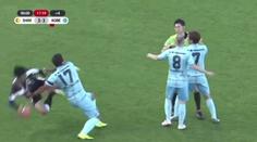 Do hromadné bitky se připletl i Podolski! Brankářem flákli o zem