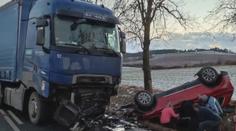 Hororové video. Takhle to dopadne, když dostanete smyk a proti jede kamion