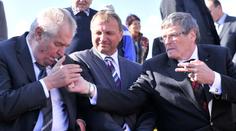 Chcete si přivydělat? Prezident nabízí 100 tisíc korun