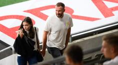 Druhý nádherný den týdne. Tvrdík provdal dceru, vzala si brankáře Slavie