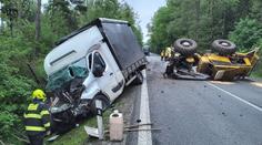 Na Chrudimsku se střetl lesnický stroj s dodávkou. Oba řidiči jsou v nemocnici