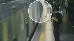 VIDEO: Psychopat strčil ženu pod kola metra! Přežila jen zázrakem