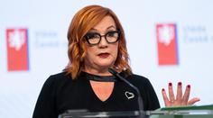 Státní zaměstnanci dostanou přidáno. Vláda schválila změnu platových tabulek