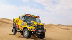 Slavný Dakar odstartoval prologem. Macík si v kamionech vyjel desítku